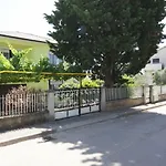 Two Bedroom Apartment, Nice Neighborhood, Free Parking, Wifi