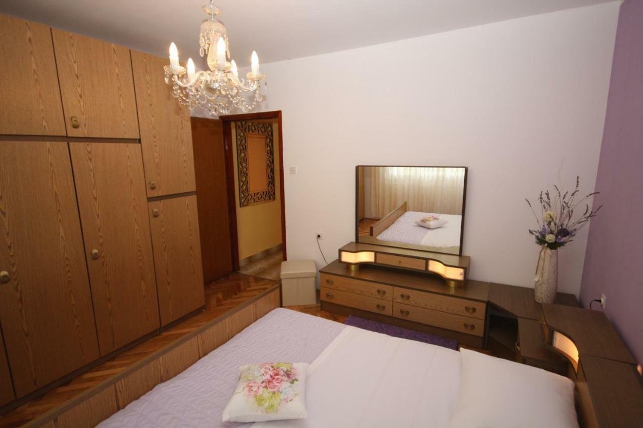 Appartement Two Bedroom Apartment, Neighborhood, Free Parking, Wifi