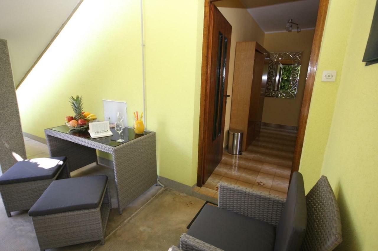Two Bedroom Apartment, Neighborhood, Free Parking, Wifi