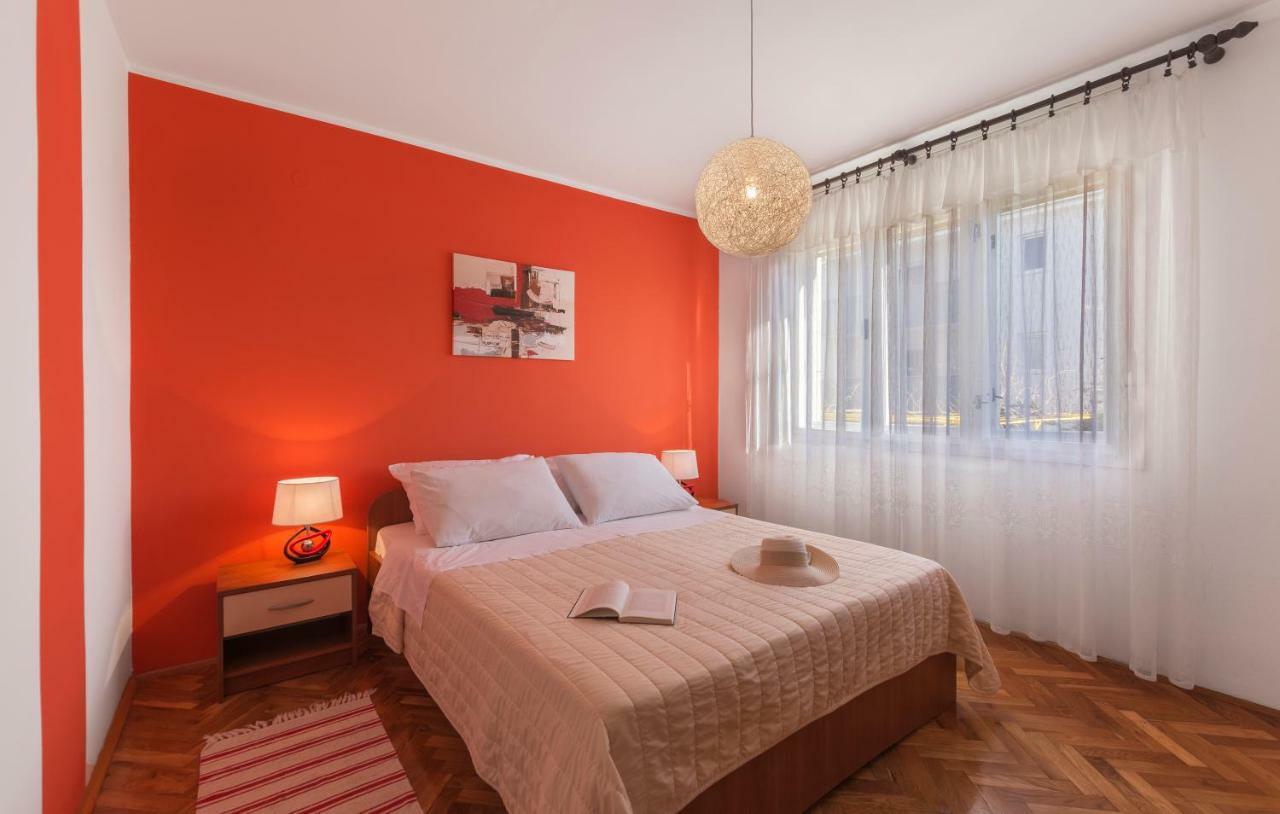 Two Bedroom Apartment, Neighborhood, Free Parking, Wifi * Pula
