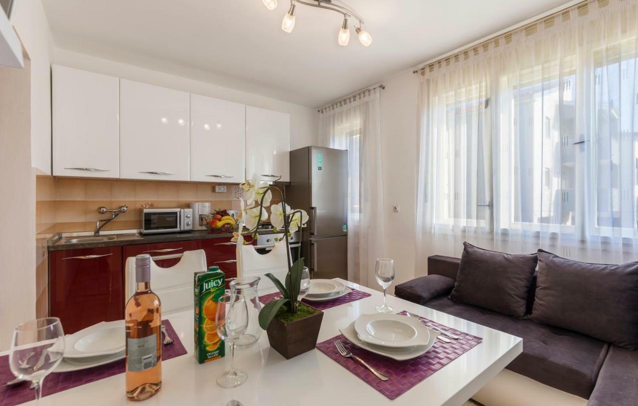 Apartman Two Bedroom Apartment, Neighborhood, Free Parking, Wifi
