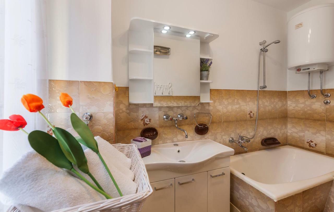 Two Bedroom Apartment, Neighborhood, Free Parking, Wifi Apartman Pula